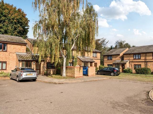 1 bedroom ground flat for sale