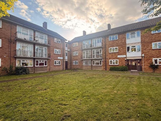 1 bedroom ground flat for sale