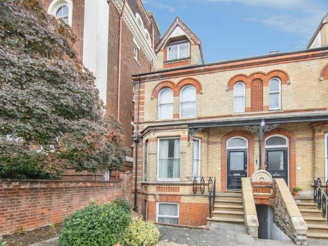 1 bedroom ground flat for sale