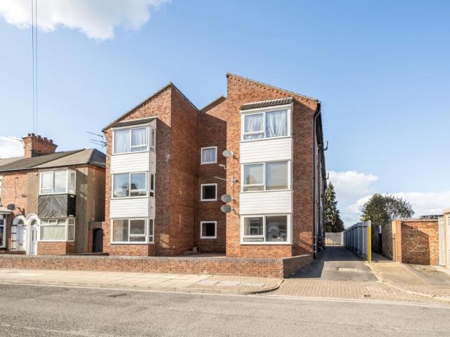 1 bedroom ground flat for sale
