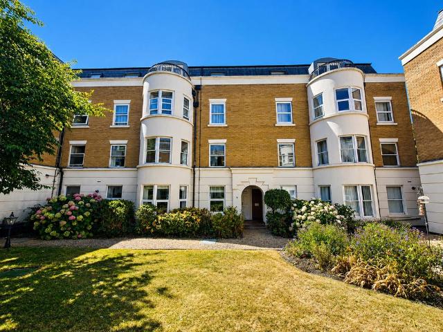 1 bedroom ground flat for sale
