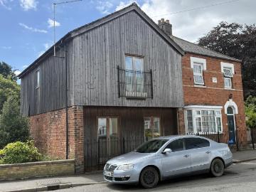 1 bedroom ground flat for sale
