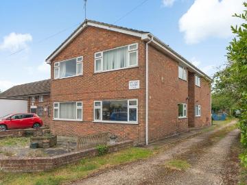 1 bedroom ground flat for sale
