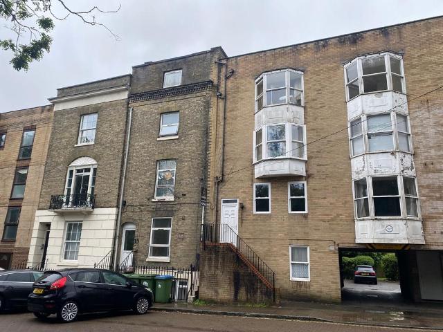 1 bedroom ground flat for sale