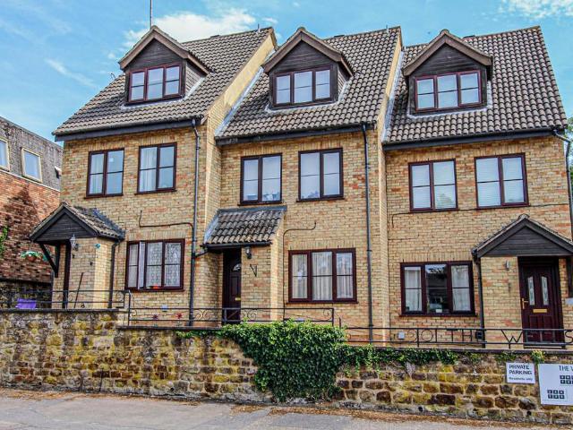 1 bedroom ground flat for sale
