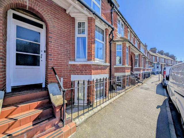 1 bedroom ground flat for sale