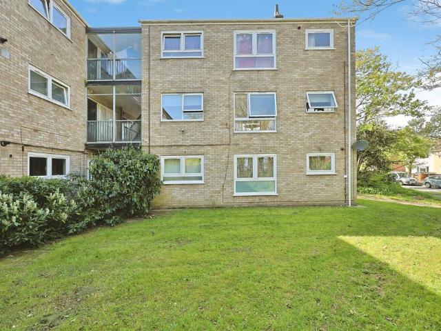 1 bedroom ground flat for sale
