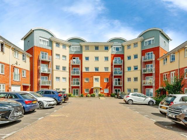 1 bedroom ground flat for sale