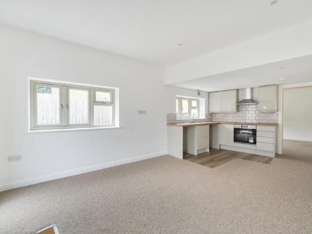 1 bedroom ground flat for sale
