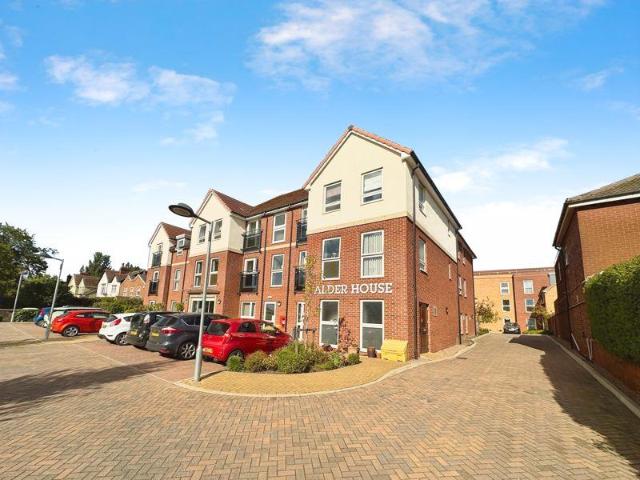 1 bedroom ground flat for sale