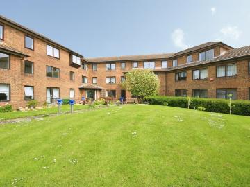 1 bedroom ground flat for sale