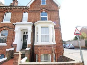 1 bedroom ground flat for sale