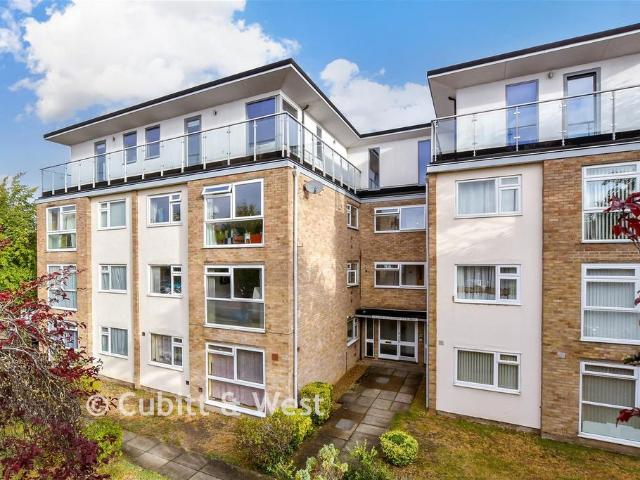 1 bedroom ground flat for sale