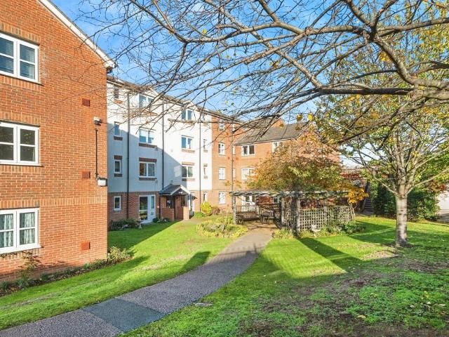1 bedroom ground flat for sale
