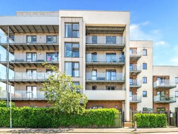 1 bedroom ground flat for sale