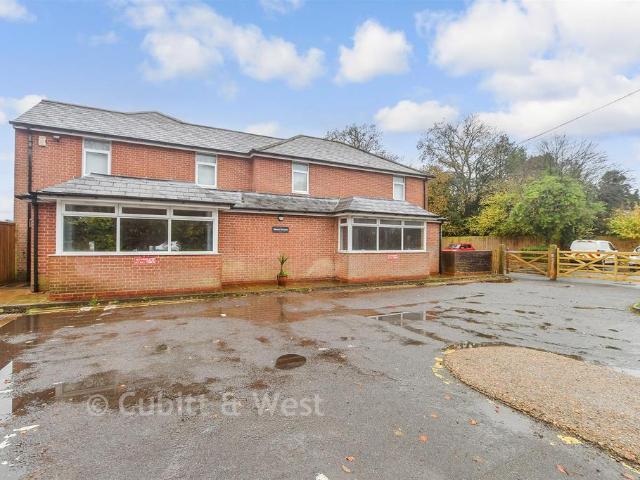 1 bedroom ground flat for sale