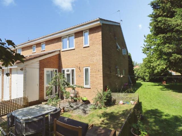 1 bedroom ground flat for sale