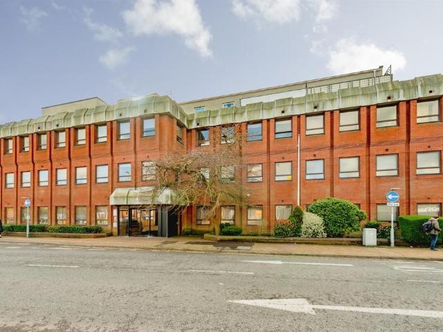 1 bedroom ground flat for sale