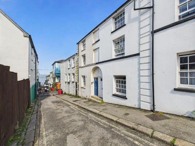 1 bedroom ground flat for sale