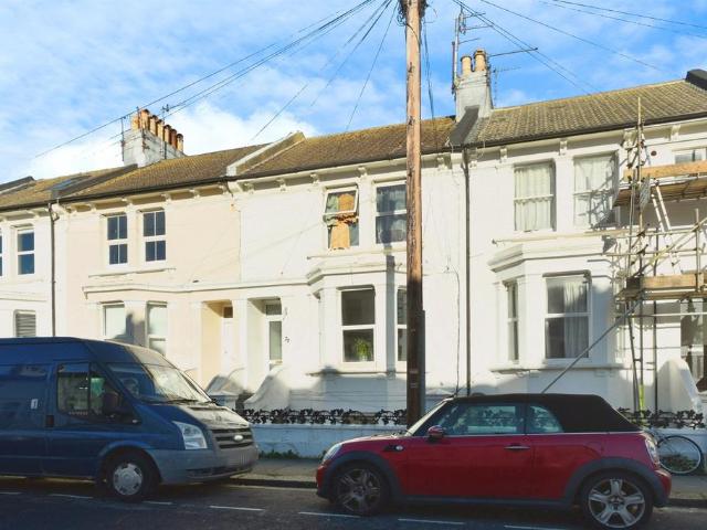1 bedroom ground flat for sale