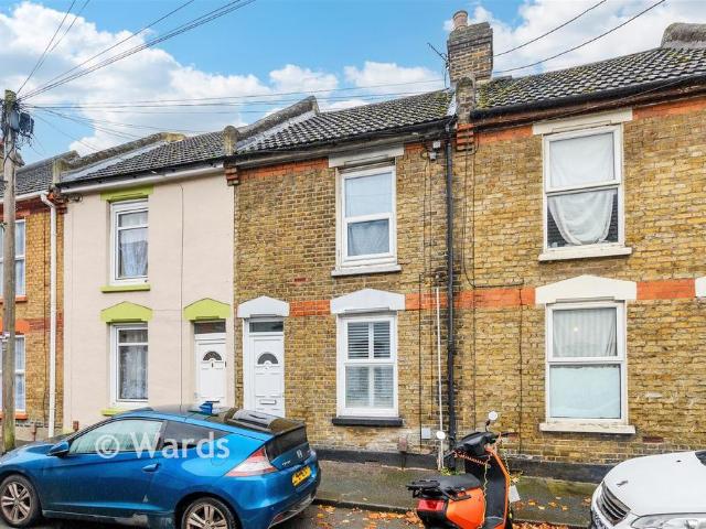 1 bedroom ground flat for sale