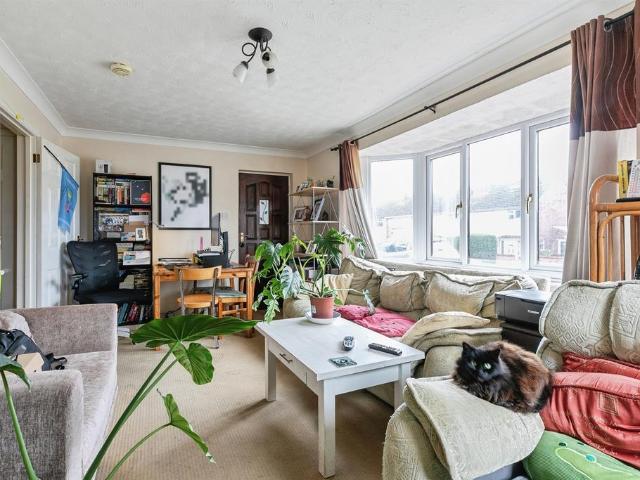 1 bedroom ground flat for sale