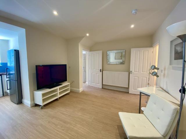 1 bedroom ground flat to rent
