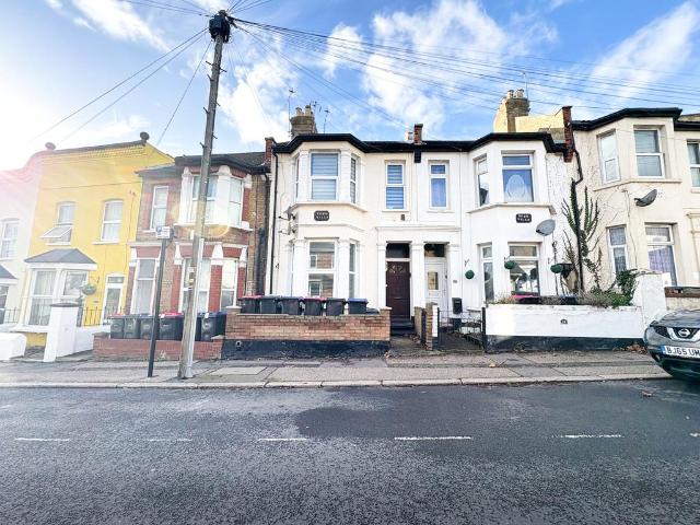 1 bedroom ground flat to rent