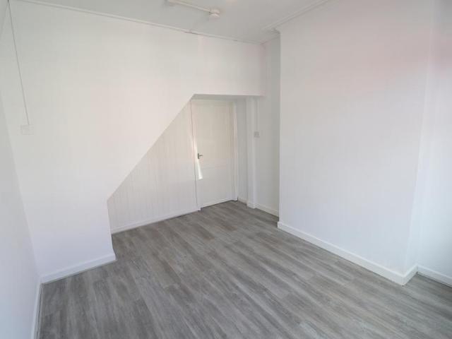 1 bedroom ground flat to rent