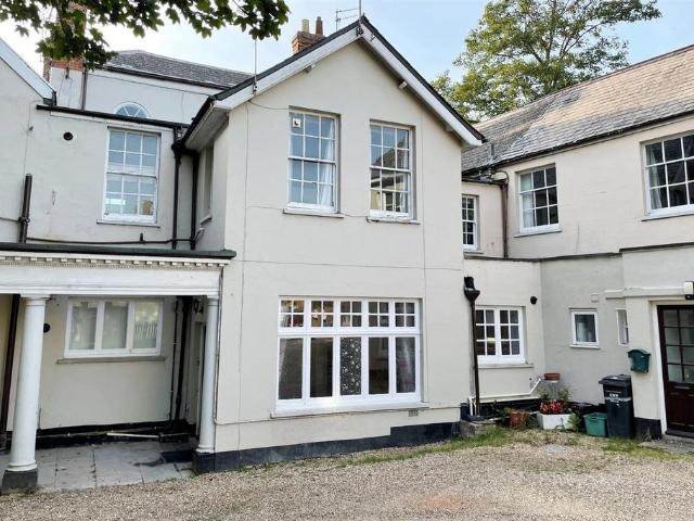 1 bedroom ground flat to rent