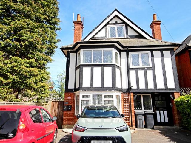 1 bedroom ground flat to rent