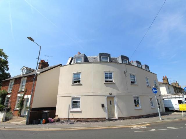 1 bedroom ground flat to rent