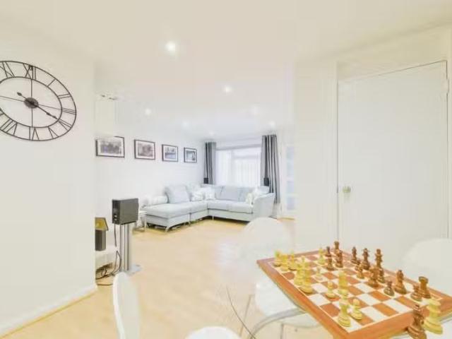 1 bedroom ground floor maisonette for rent in Poppyfields, WEL.