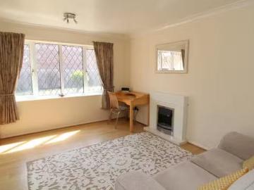 1 bedroom ground floor maisonette for rent in Raddlebarn Farm.