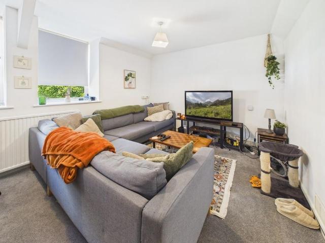 1 bedroom ground floor maisonette to rent
