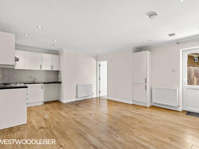 1 bedroom ground floor maisonette to rent