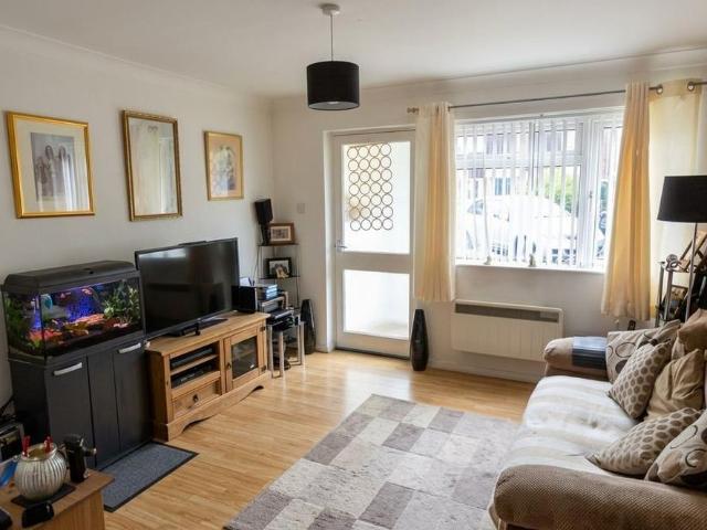 1 bedroom ground floor maisonette to rent