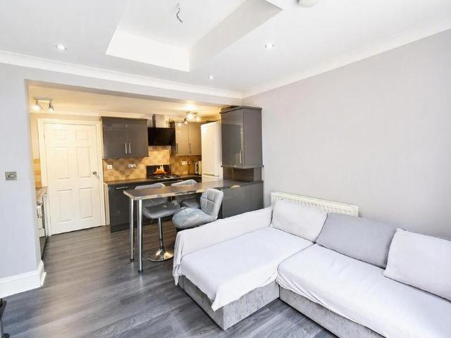 1 bedroom ground floor maisonette to rent