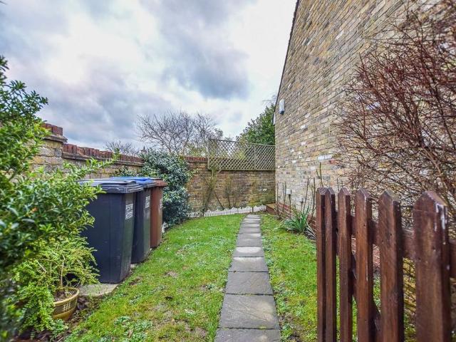 1 bedroom ground floor maisonette to rent