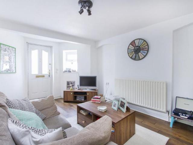 1 bedroom ground floor maisonette to rent