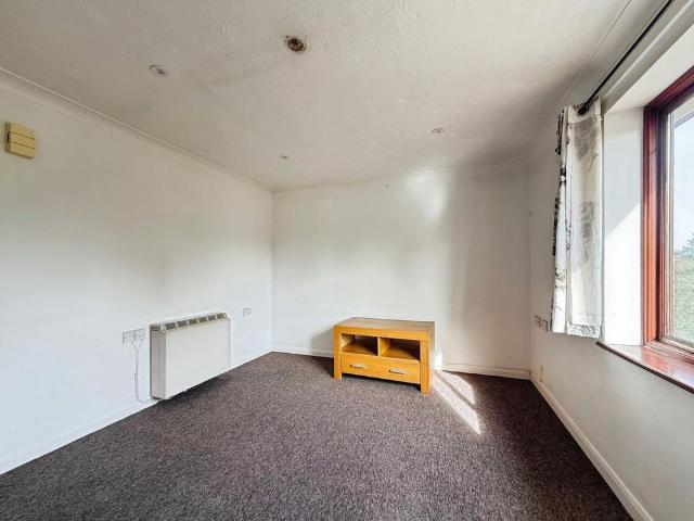1 bedroom ground floor maisonette to rent