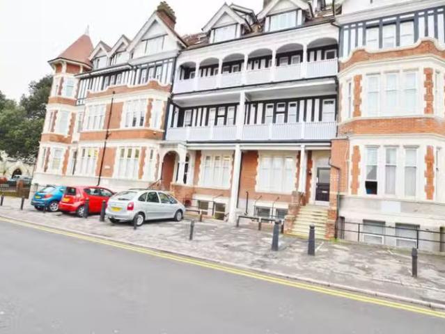 1 bedroom ground floor flat for rent in Ellerslie Chambers, Hi.