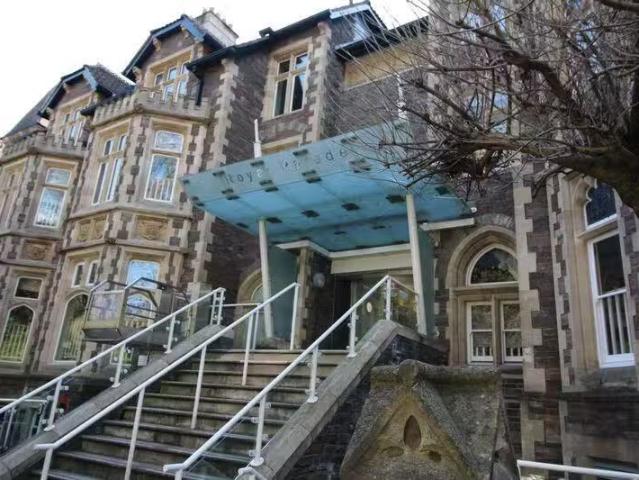 1 bedroom ground floor flat for rent in Elmdale Road, Clifton.