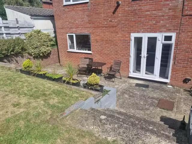 1 bedroom ground floor flat for rent in Kirtleton Avenue, Weym.
