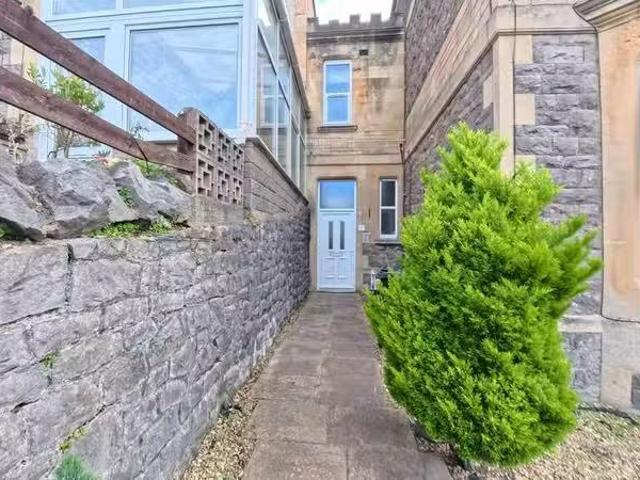 1 bedroom ground floor flat for rent in Highbury Parade, Westo.