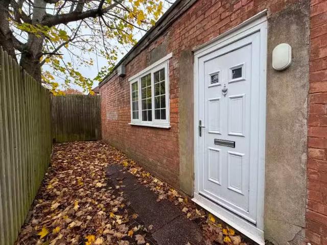 1 bedroom ground floor flat for rent in Highters Heath Lane, B.