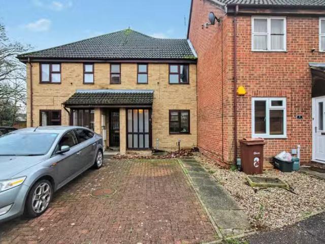 1 bedroom ground floor flat for rent in Mead Path, Chelmsford.