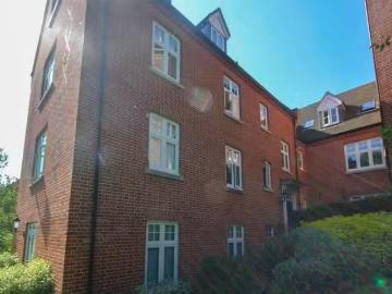 1 bedroom ground floor flat for rent in The Galleries, Brentwo.
