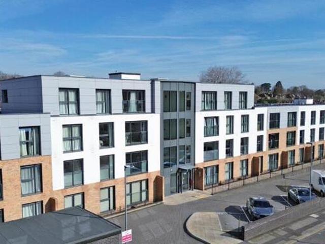 1 Bedroom Ground Floor Flat For Sale In Maidenhead, Berkshire