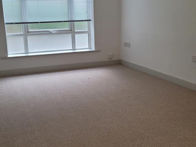 1 Bedroom Ground Floor Flat To Let in Huddersfield, HD4